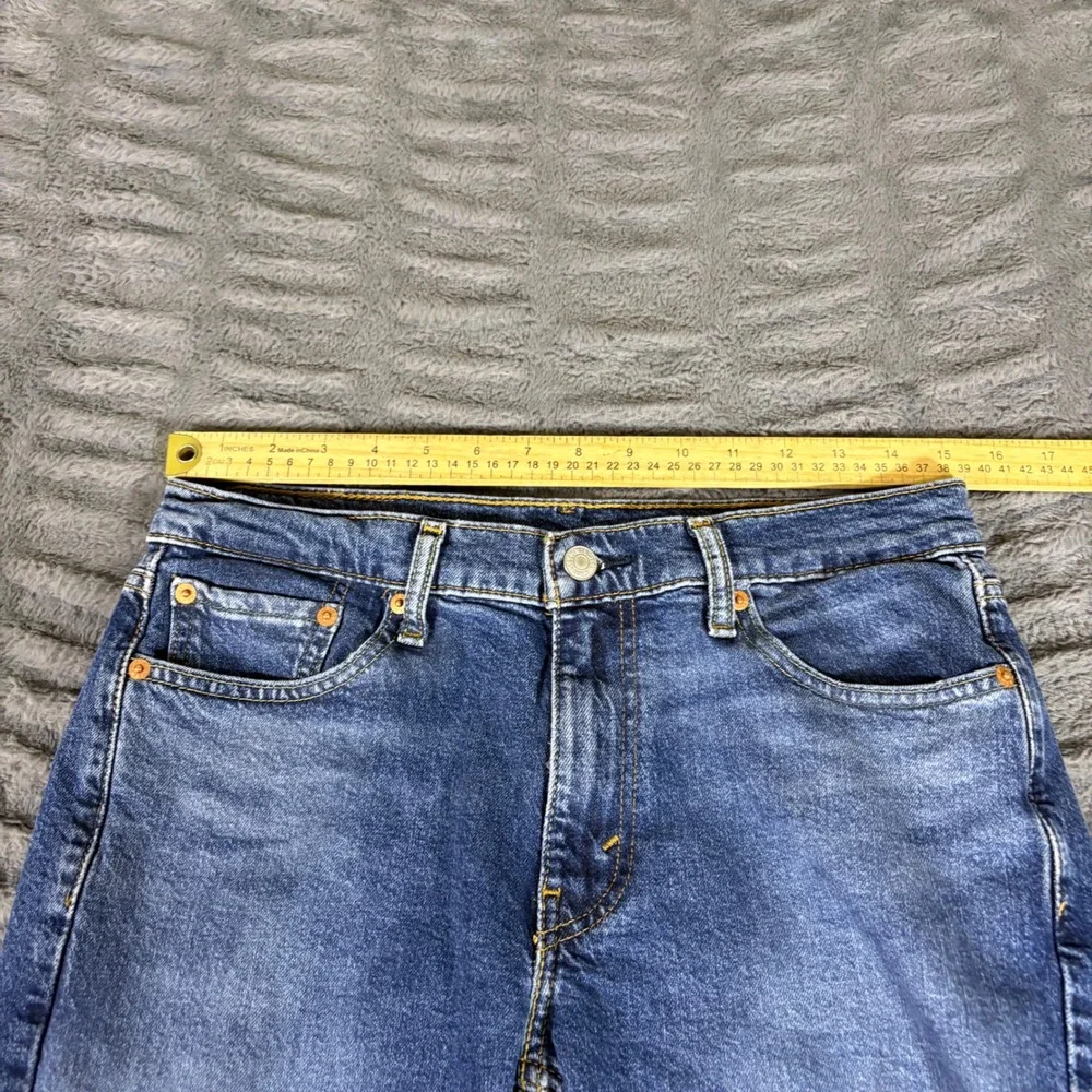 Levis measurements waist